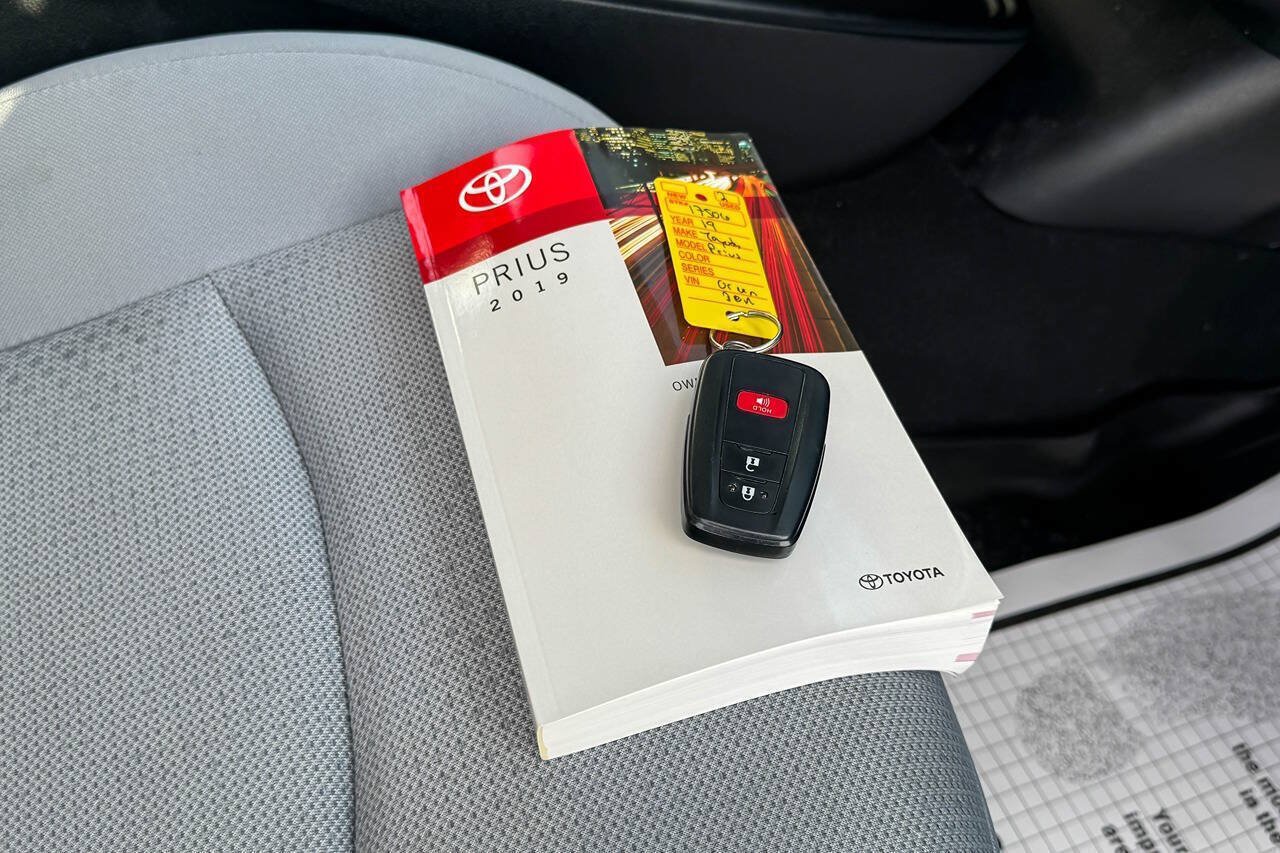 Used 2019 Toyota Prius LE FWD image 31