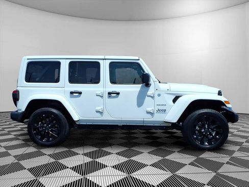 Used 2024 Jeep Wrangler Unlimited Sahara AWD/4WD image 30