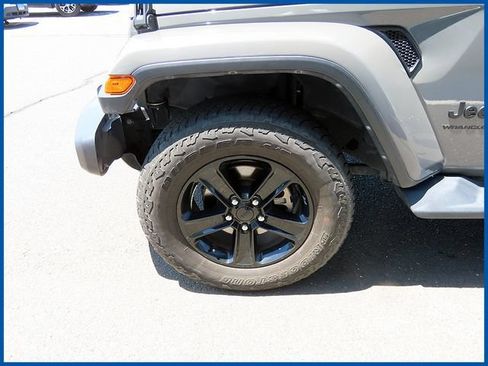 Used 2023 Jeep Wrangler Unlimited Sahara AWD/4WD image 4