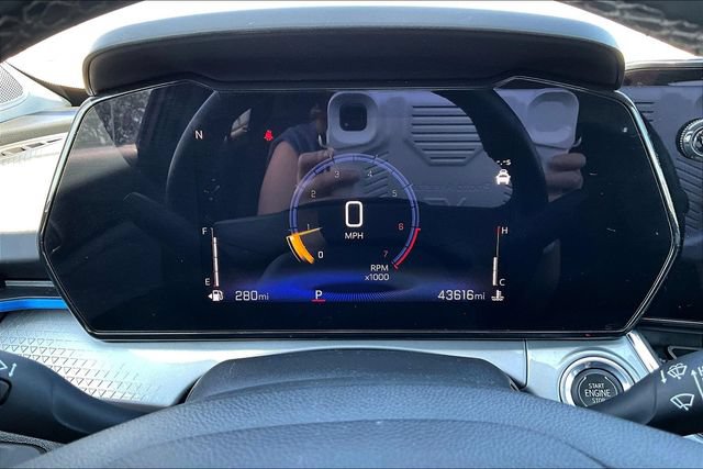Used 2025 Chevrolet Trax LT w/ LT Convenience Package FWD image 13