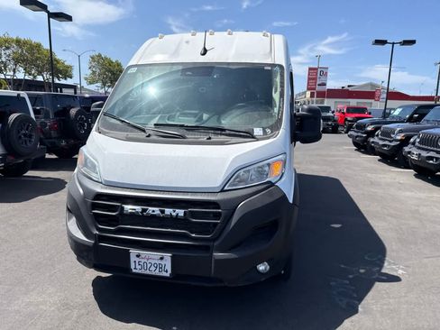 Used 2024 RAM ProMaster 2500 w/ Convenience Group FWD image 3