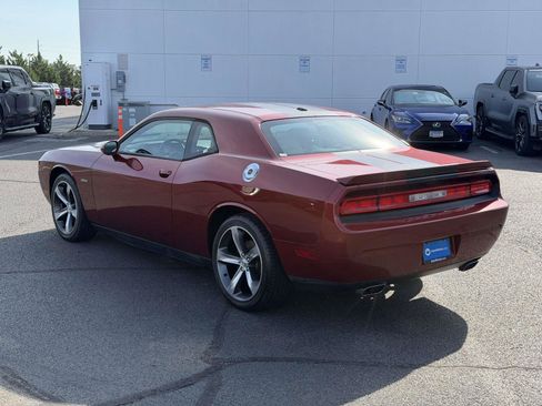 Used 2014 Dodge Challenger SXT RWD image 3