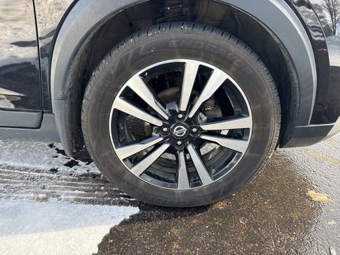 Used 2019 Nissan Kicks SV image 10