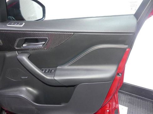 Used 2019 Jaguar F-PACE SVR image 17