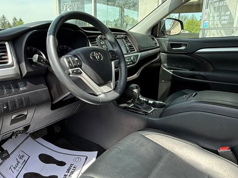 Used 2016 Toyota Highlander XLE image 8
