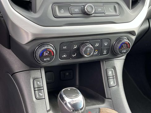 Used 2019 GMC Acadia SLE image 34