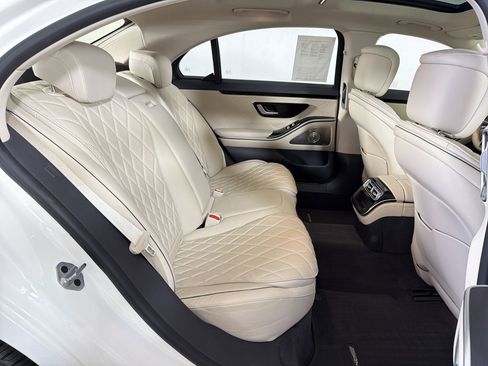Certified 2022 Mercedes-Benz S 500 4MATIC w/ AMG Line Package image 30