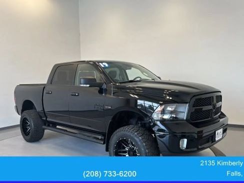 Used 2019 RAM 1500 Classic SLT w/ Black Appearance Group AWD/4WD image 2