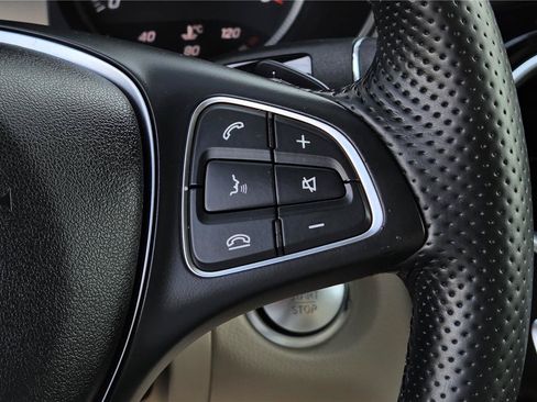 Used 2017 Mercedes-Benz GLC 300 4MATIC image 19