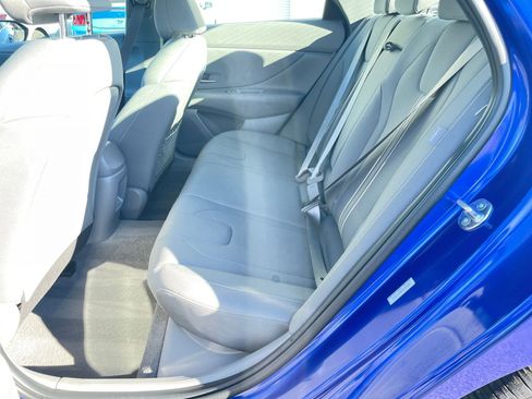 Used 2025 Hyundai Elantra SEL image 25