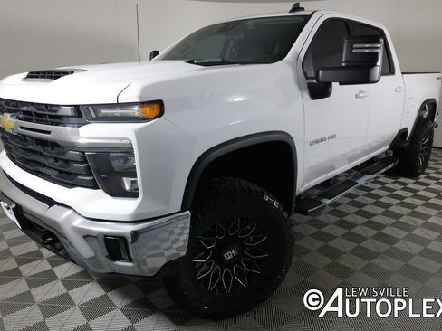 Used 2025 Chevrolet Silverado 2500 LT w/ Convenience Package AWD/4WD image 1