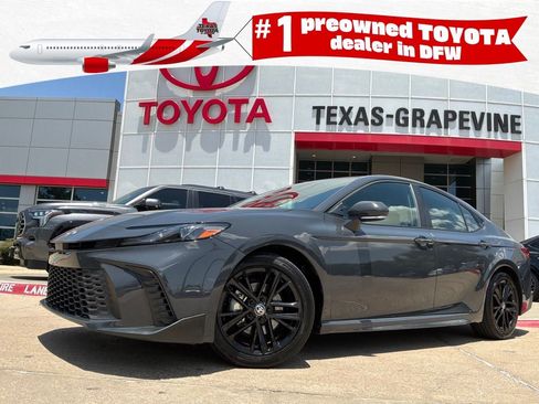 Used 2026 Toyota Camry SE FWD image 1