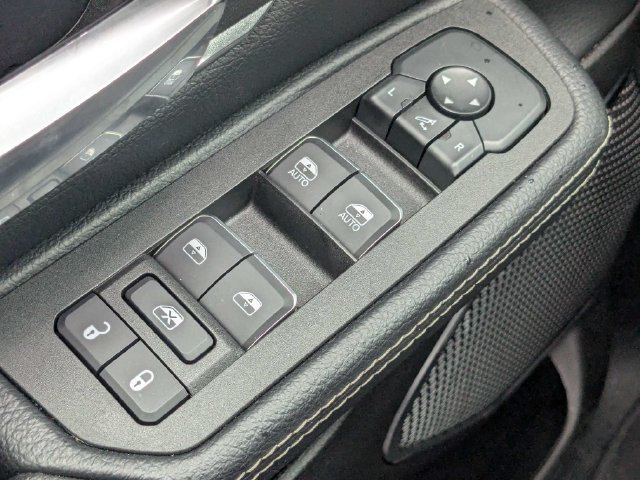 Used 2026 RAM 1500 Laramie AWD/4WD image 23