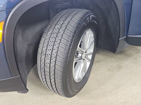 Used 2023 Chevrolet Traverse LT AWD/4WD image 38