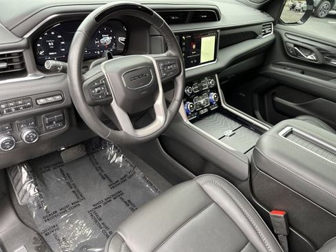 Used 2024 GMC Yukon Denali w/ Advanced Technology Package image 10