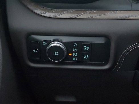 Certified 2020 Ford Explorer Platinum w/ Premium Technology Package image 16