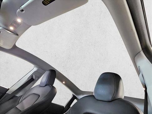 Used 2020 Tesla Model Y Long Range image 14