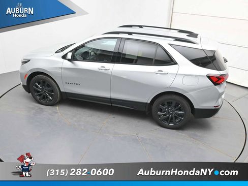 Used 2022 Chevrolet Equinox RS w/ Infotainment Package AWD/4WD image 27