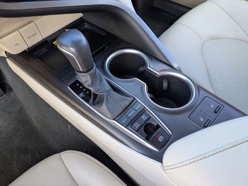 Used 2022 Toyota Camry XLE w/ Navigation Upgrade Package image 25