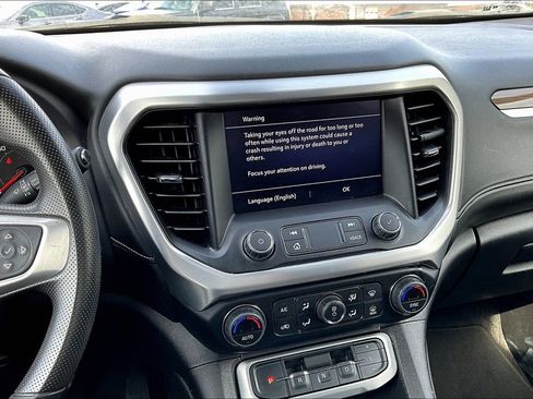 Used 2023 GMC Acadia SLE image 9