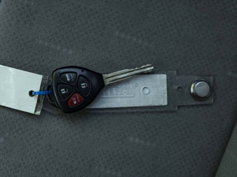 Used 2013 Toyota Corolla L FWD image 36