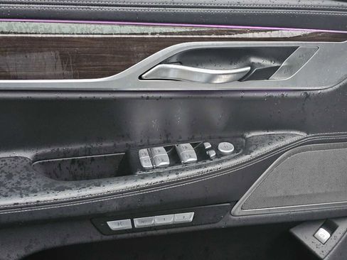 Used 2018 BMW 740e xDrive image 22