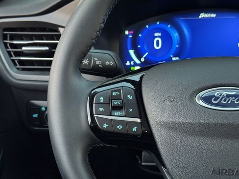 Used 2022 Ford Escape Titanium w/ Class II Trailer Tow Package image 7