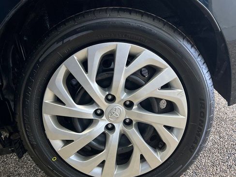 Used 2018 Toyota Corolla LE image 28