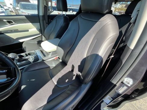 Used 2023 Kia Carnival LX FWD image 33