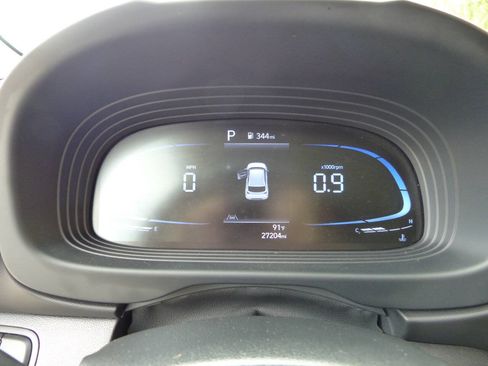 Used 2023 Hyundai Venue SEL w/ Cargo Package FWD image 28