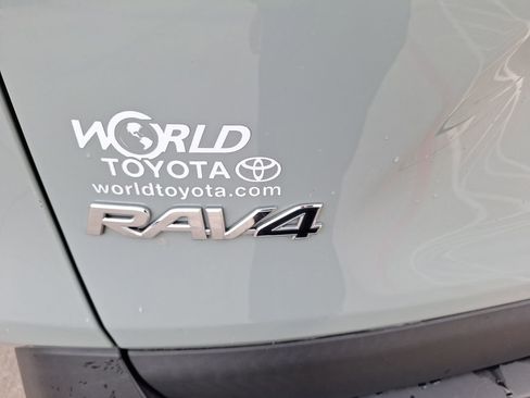 Used 2022 Toyota RAV4 XLE Premium image 12