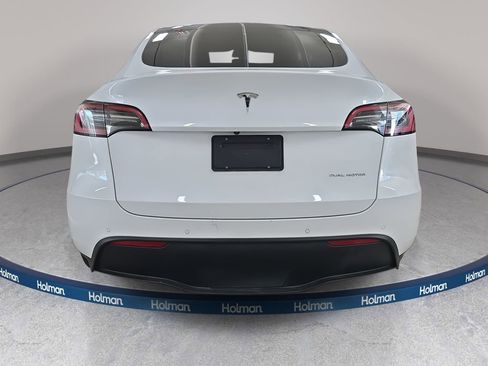 Used 2022 Tesla Model Y Long Range image 8
