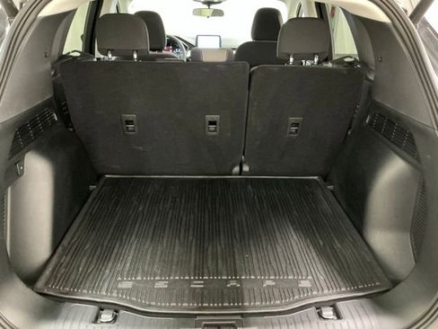 Used 2022 Ford Escape SE w/ SE Sport Appearance Package image 17
