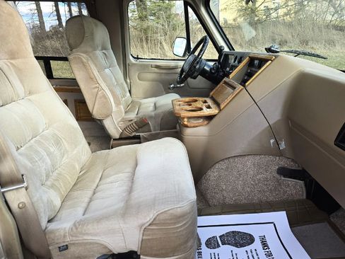 Used 1994 Chevrolet G20 image 16