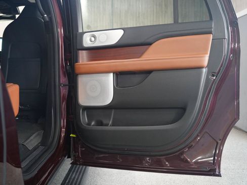 Used 2021 Lincoln Navigator L Reserve w/ Luxury Package AWD/4WD image 37