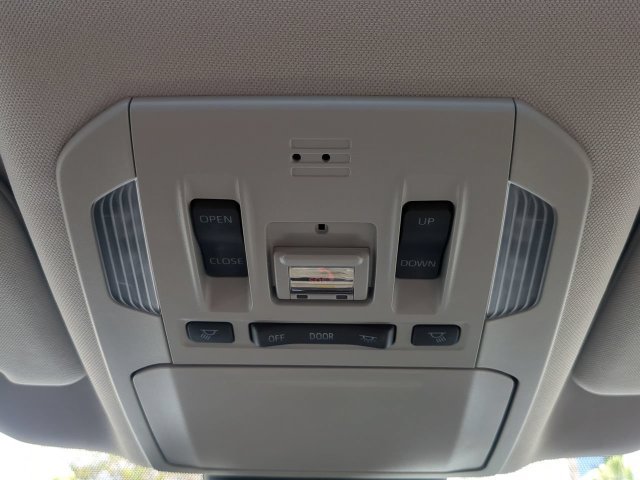 Used 2023 Toyota Highlander Limited FWD image 26