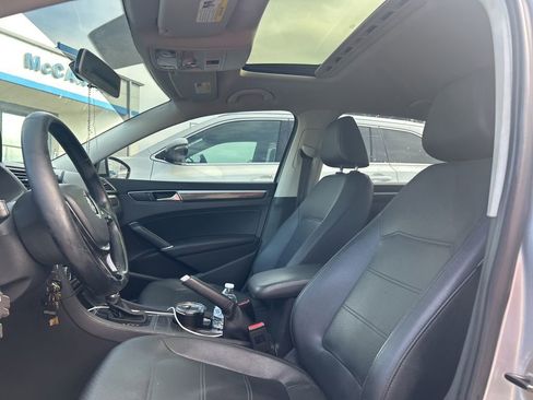 Used 2016 Volkswagen Passat 1.8T SE FWD image 3