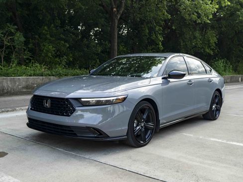 Used 2025 Honda Accord Sport image 5