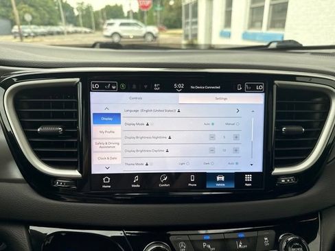 Used 2025 Chrysler Pacifica Select FWD image 25