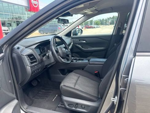 Used 2025 Nissan Rogue SV FWD image 15