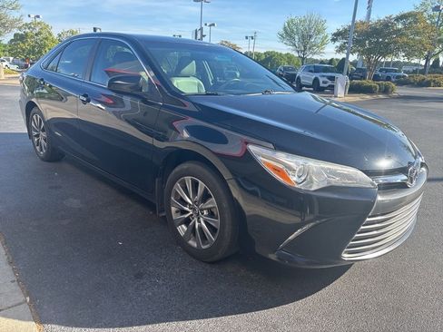 Used 2017 Toyota Camry XLE FWD image 2