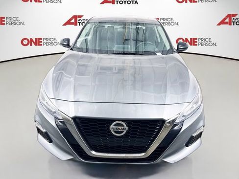 Used 2019 Nissan Altima 2.5 SR w/ SR Premium Package FWD image 2
