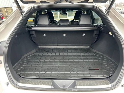 Used 2021 Toyota Venza XLE w/ Softex Package image 12