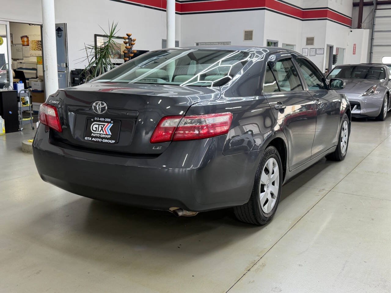 Used 2009 Toyota Camry LE FWD image 2