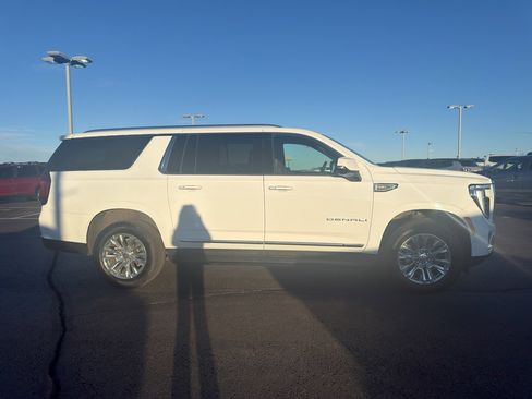 Used 2025 GMC Yukon XL Denali image 4