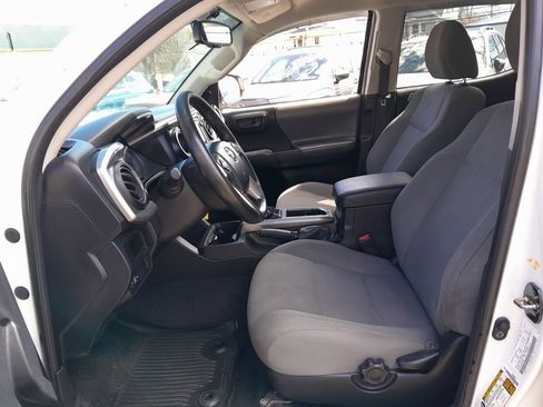 Used 2016 Toyota Tacoma SR5 w/ SR5 Appearance Package (SN) RWD image 13