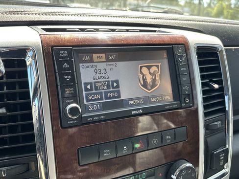 Used 2011 RAM 1500 Laramie AWD/4WD image 13