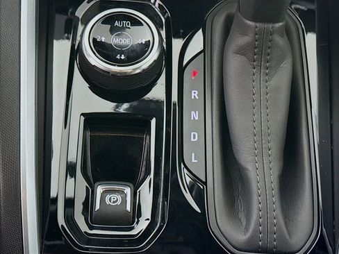 Used 2023 Chevrolet Colorado Trail Boss w/ Technology Package image 10