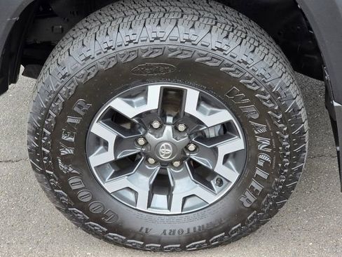 Used 2022 Toyota Tacoma TRD Off-Road w/ TRD Premium Off Road Package image 18