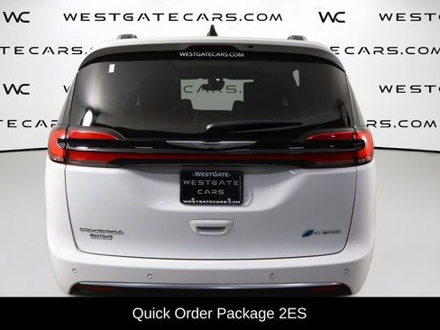 Used 2024 Chrysler Pacifica Pinnacle image 4